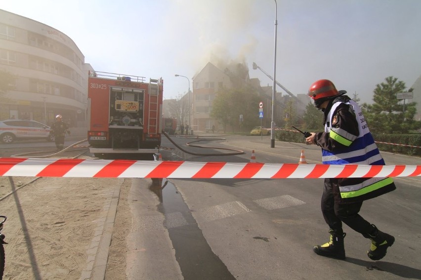 Pożar na Krzyckiej. Osiem zastępów straży w akcji, ewakuowano mieszkańców