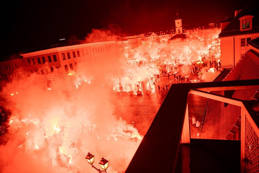 Kibice Jagiellonii Białystok odpalą race w centrum miasta....