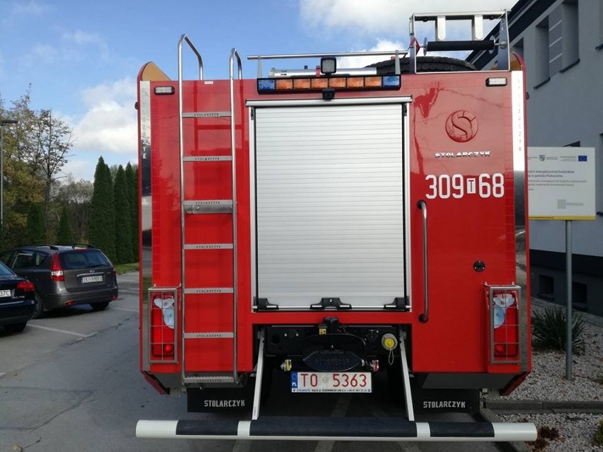 Ochotnicza Straż Pożarna w Rykoszynie ma nowy wóz. Pojazd kosztował blisko 800 tysięcy złotych [ZDJĘCIA]