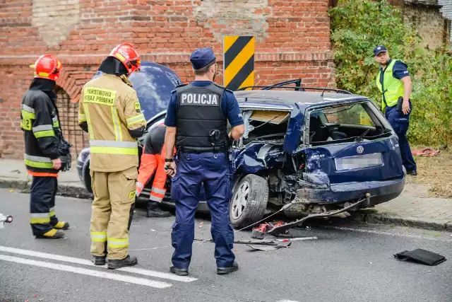 Kierowca, który uczestniczył w kolizji w Dąbroszynie, uciekł z miejsca zdarzenia.
