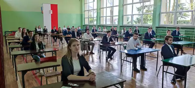 Absolwenci Technikum imienia Władysława Grabskiego w Odonowie przystąpili w środę, 4 maja do egzaminu maturalnego z języka polskiego.
