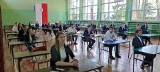 Matura 2022 z języka polskiego w Technikum w Odonowie. Egzamin w opinii maturzystów nie był trudny. Tylko kasztany nie zdążyły zakwitnąć...