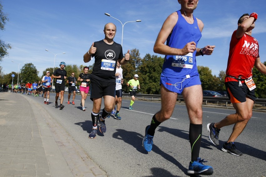 Uczestnicy Maratonu Warszawskiego 2018. Więcej zdjęć...