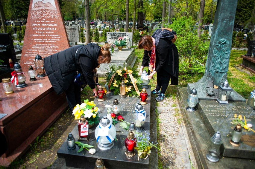 Przy grobie Piotra Skrzyneckiego spotkali się artyści...