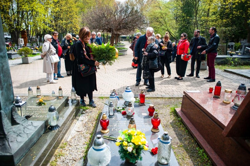 Przy grobie Piotra Skrzyneckiego spotkali się artyści...