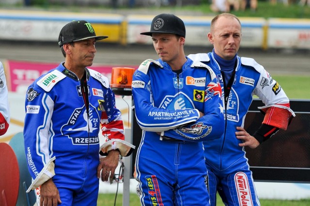 Nick Morris (na zdj. w środku) walnie przyczynił się do zdobycia przez Poole Pirates dziesiątego mistrzostwa Anglii