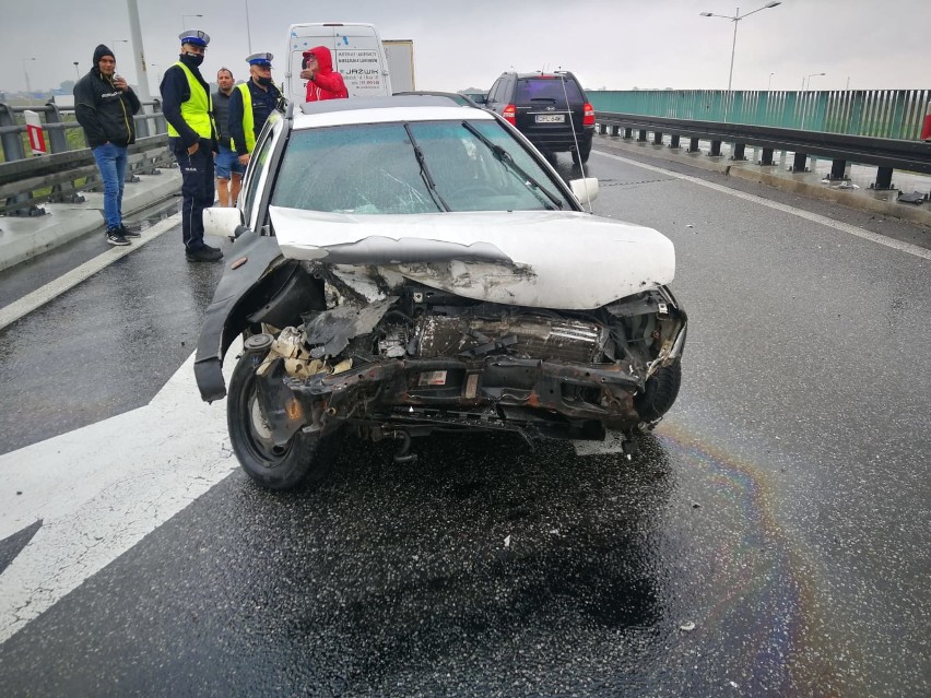 Wypadek na autostradzie pod Wrocławiem. Węzeł drogowy zablokowany