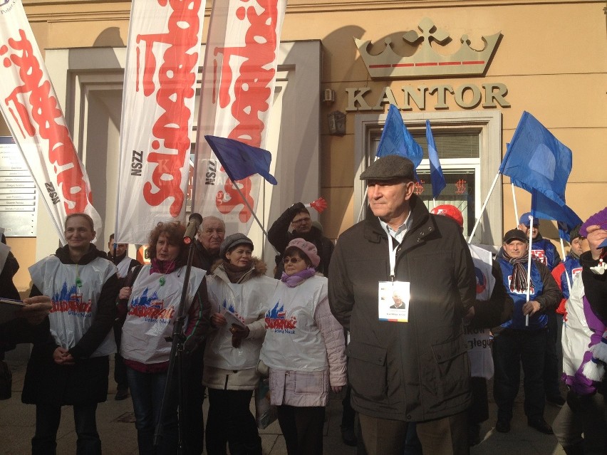 Wrocław: Solidarność protestowała przed biurami posłów. Czego się domagają? (FILM I ZDJĘCIA)