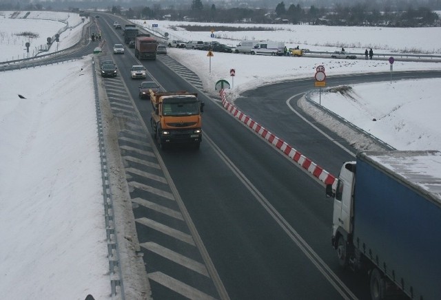 W tym roku Jarosław postawi na remonty ulicPo zakończeniu budowy długo oczekiwanej obwodnicy miasta (na fot), w Jarosławiu przyszedł czas na oprawę dróg wewnątrz miasta.