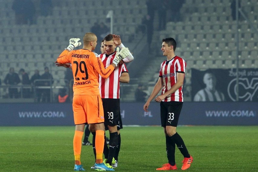 Lechia Gdańsk strzeliła gola i... przestała grać. VAR w akcji i karny dla Cracovii [ZDJĘCIA]