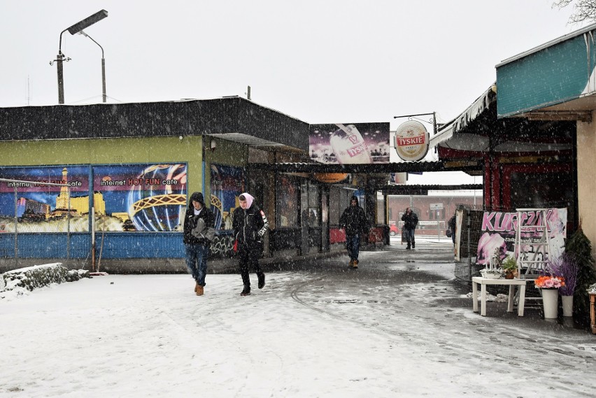 Pawilony w pasażu pomiędzy ulicami 1 Maja i Armii Krajowej...