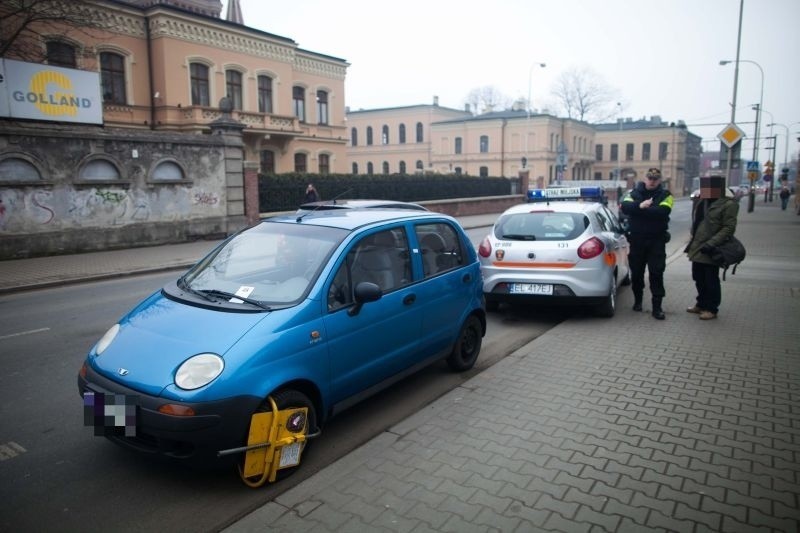 Przed zdjęciem blokady trzeba zapłacić mandat...