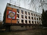 Dom Turysty PTTK w Szczyrku wyburzony. To był kultowy hotel z PRL w Beskidach. Oto zdjęcia opuszczonego obiektu przy Górskiej