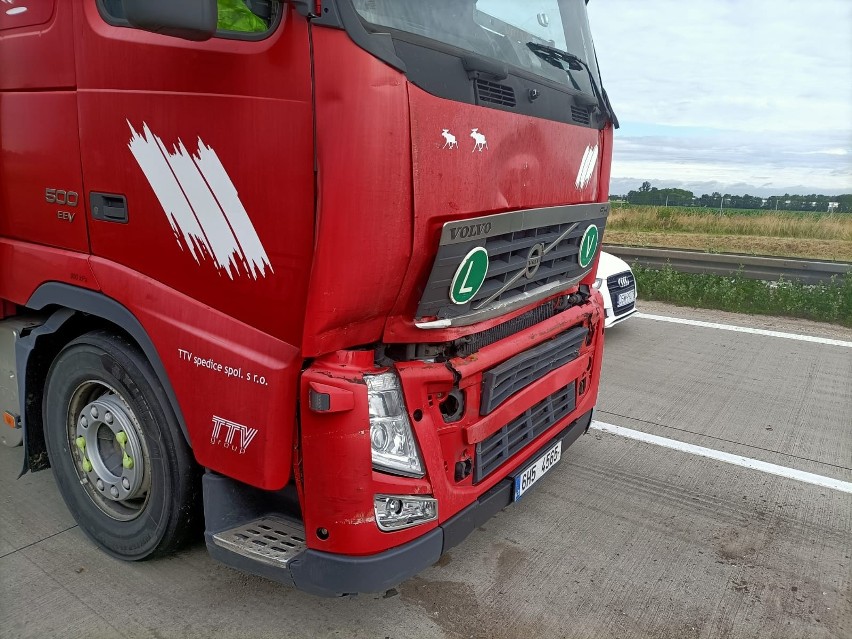 Wypadek na autostradzie A4. Tiry najeżdżały na siebie jeden za drugim [ZDJĘCIA]