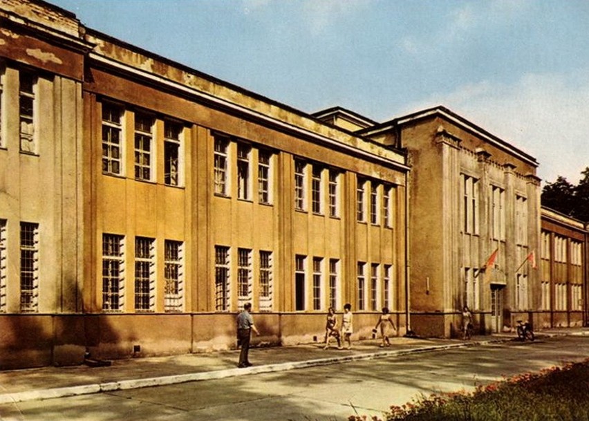 Lata 1975-1985, biurowiec zakładów "Pronit".