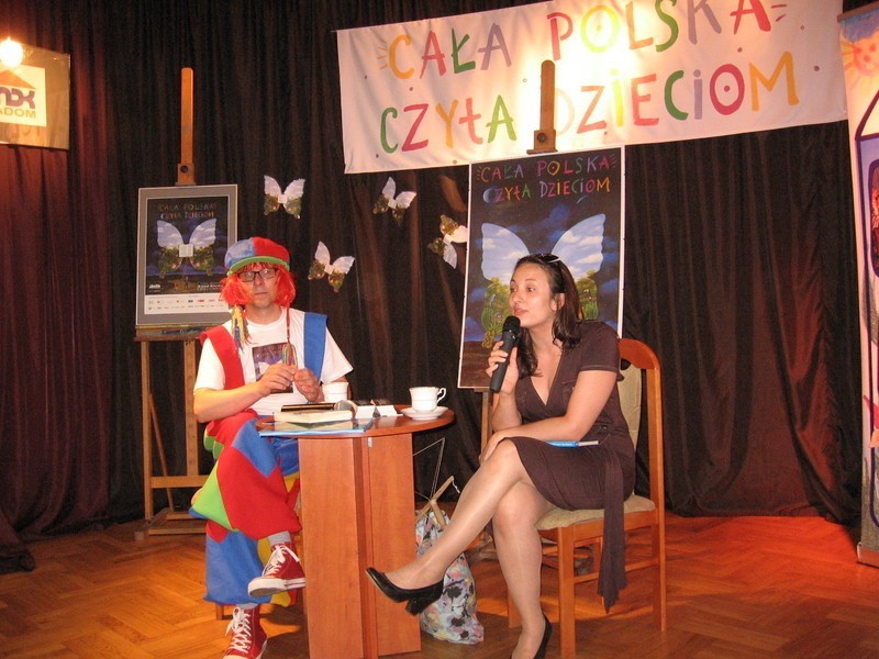 Magdalena Pawelec opowiadała dzieicom o pracy lalkarzy