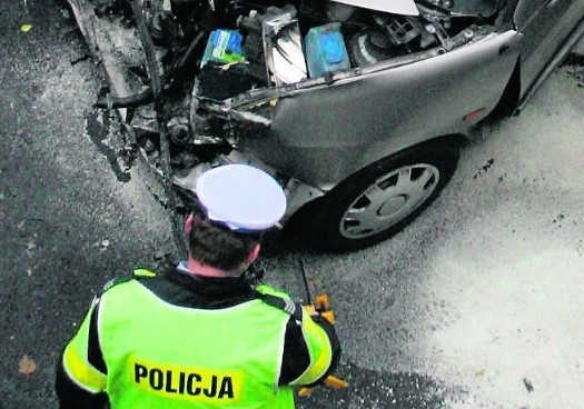 Byli policjanci z Komisariatu Autostradowego Policji w...