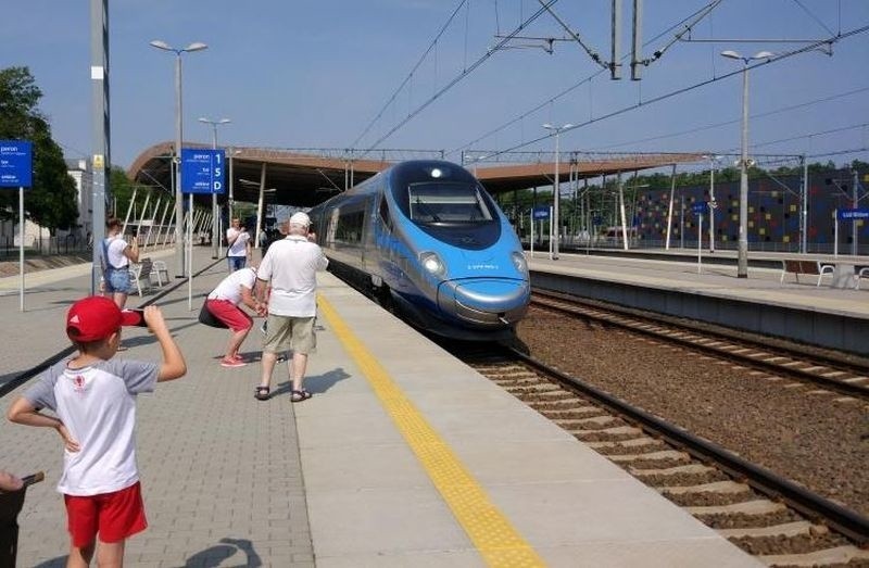 PENDOLINO w Łodzi. Pendolino z Widzewa do Warszawy i Jeleniej Góry [FILM]