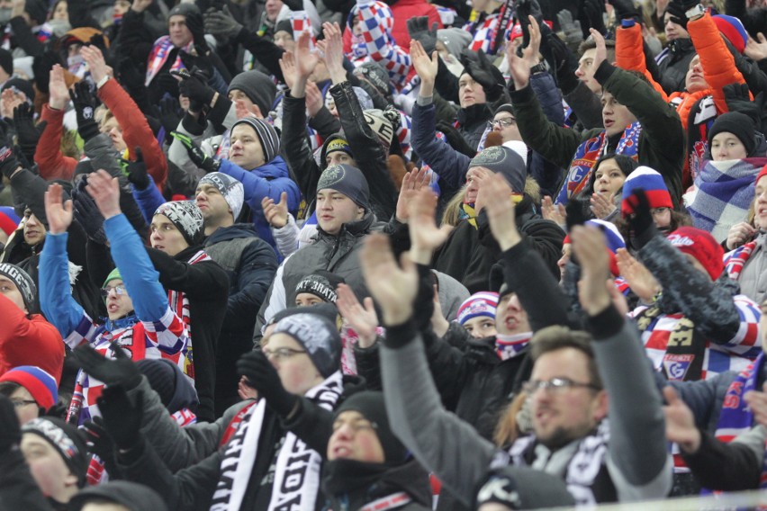 Górnik Zabrze - Pogoń Szczecin: Kibice w "arktyce". W Zabrzu jest -14 st. C GALERIA