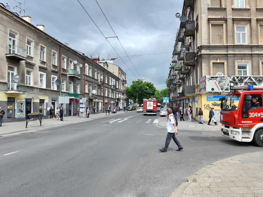 Pożar przy ul. Lubartowskiej w Lublinie. Ogień pojawił się na strychu. Zobacz zdjęcia