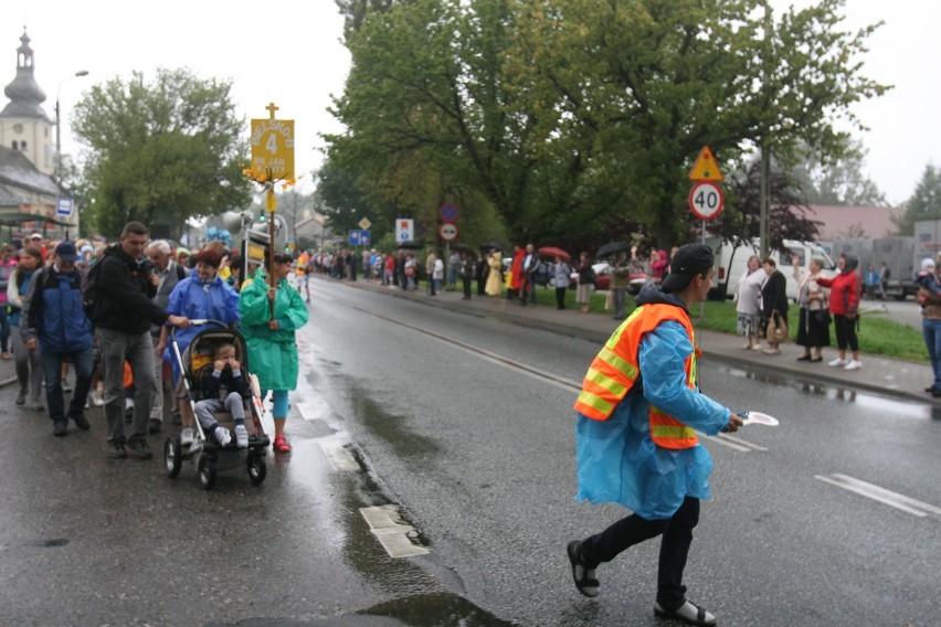 Wyruszyła 25. Piesza Pielgrzymka Diecezji Bielsko-Żywieckiej na Jasną Górę 2016 [ZDJĘCIA]