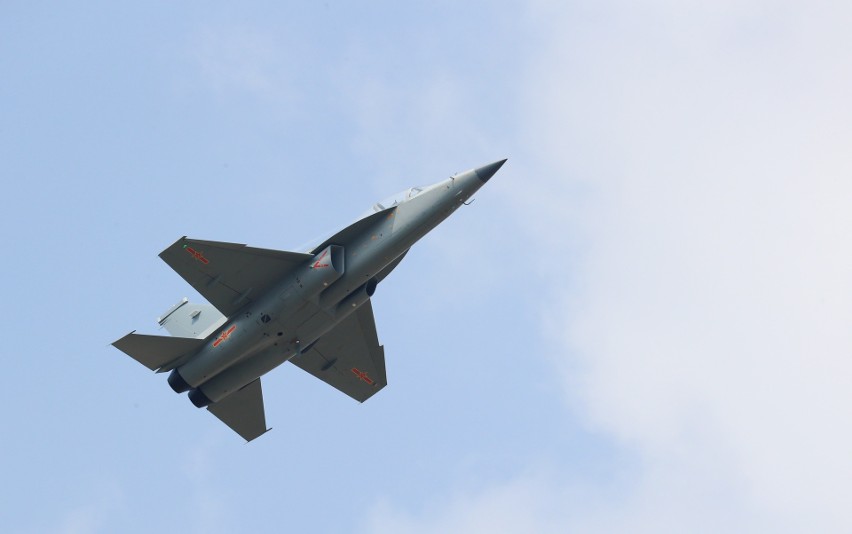 Tajpej: Eskardy chińskich samolotów bojowych znów u granic Tajwanu. Przygotowania do ataku?
