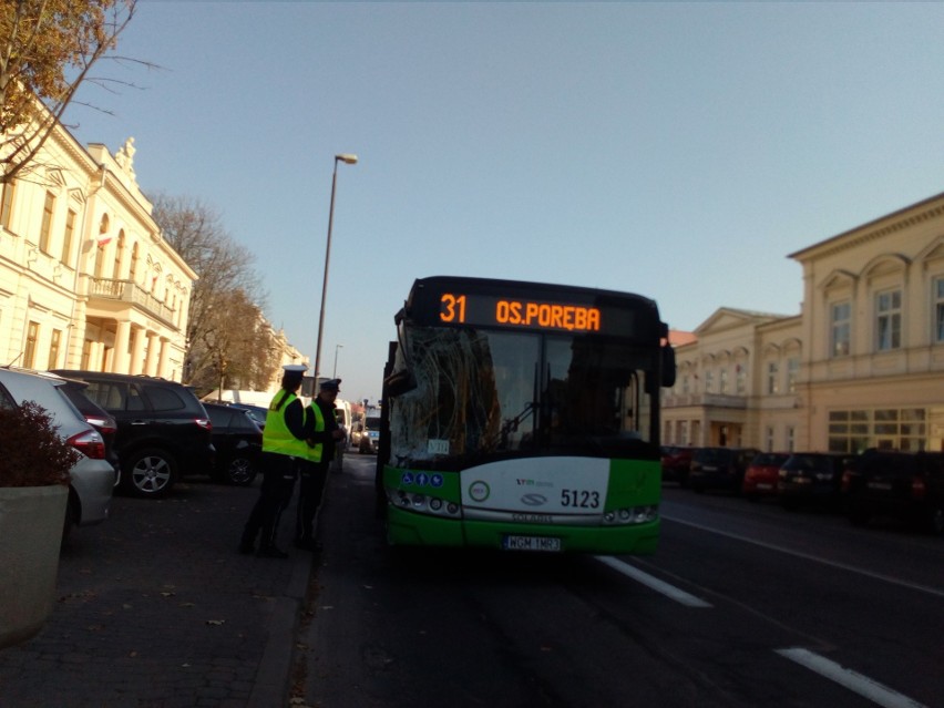Zderzenie autobusu z samochodem na Krakowskim Przedmieściu w Lublinie. Zobacz zdjęcia!