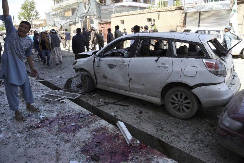 Afganistan: Zamach bombowy w Kabulu, zginęło co najmniej 31 osób, wiele kobiet i dzieci [ZDJĘCIA] Atak nastąpił w biurze komisji wyborczej