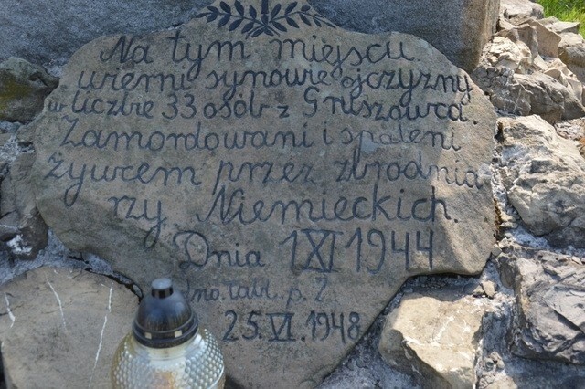 Mieszkańcy pamiętają o bestialsko pomordowanych przez Niemców w Gruszowcu.