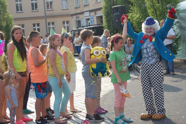 Na rynku w Szubinie czekali na dzieci klauni.