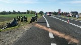 Zderzenie samochodu osobowego z motocyklem na krajowej trasie we Włostowie. Jedna osoba nie żyja 