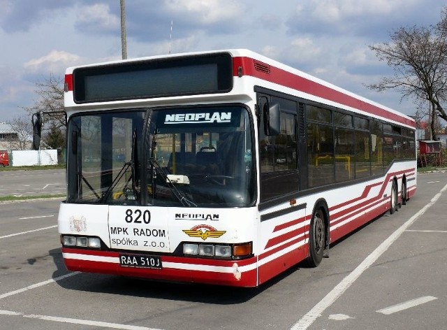 W kolizji na ulicy Okulickiego brał udział autobus komunikacji miejskiej.