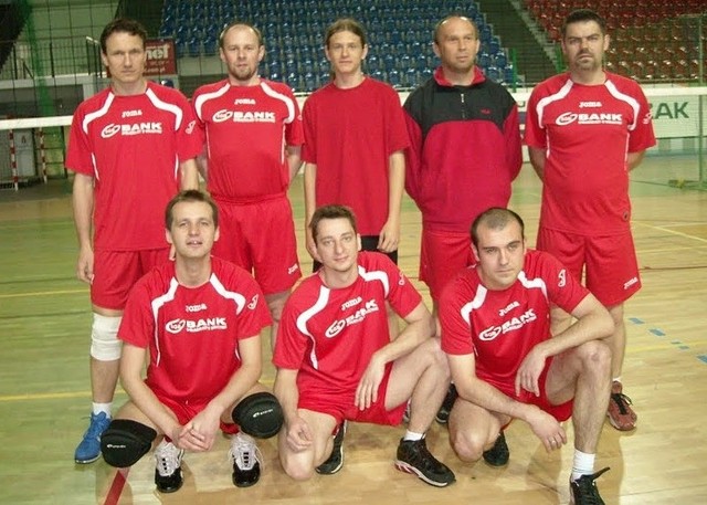 Od lewej stoją: Kazimierz Kostera, Piotr Kwaśnicki, Bartek Nowak, Jarosław Jędrzejak, Arkadiusz Muzyka.Na dole od lewej : Grzegorz Jański, Krzysztof Bednarek, Dawid Szałas.
