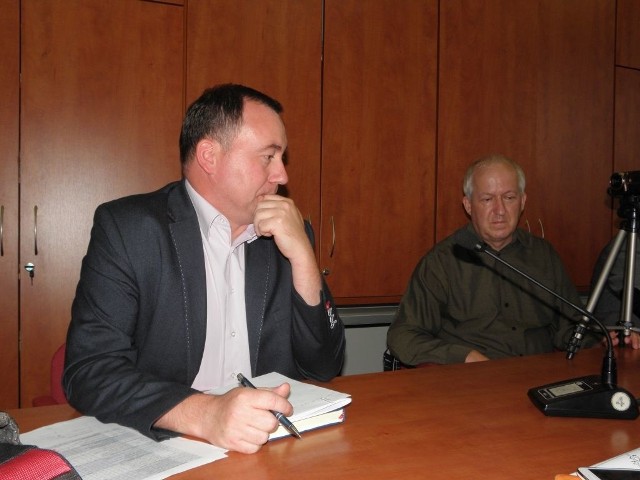 Jarosław Rekowski (z lewej) ma do 15 października przedstawić sprawozdanie, co zostało zrobione