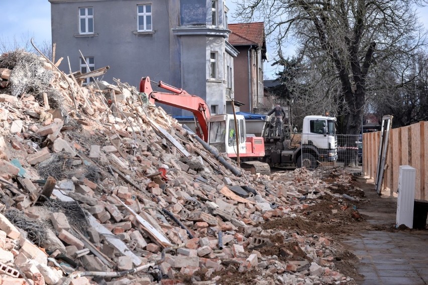 Rozbiórka budynku dawnej przychodni w Gdańsku Oliwie