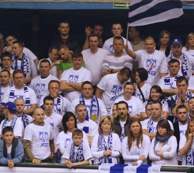 Kibice AZS na poprzednim meczu w Gryfii ubrani byli na biało. W niedzielę ich sektor będzie niebieski.