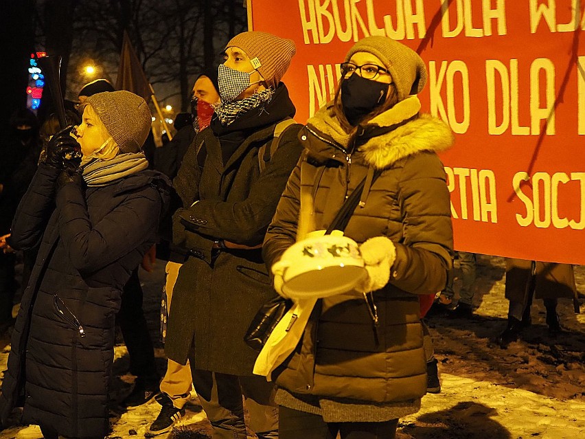 Strajk kobiet. We wtorek w Łodzi protest kobiet odbył się pod hasłem: Zrobimy hałas!