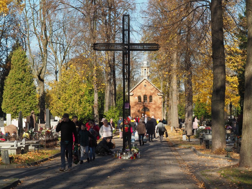 Łodzianie nie szczędzą datków na renowacje zabytków cmentarza przy ul. Ogrodowej