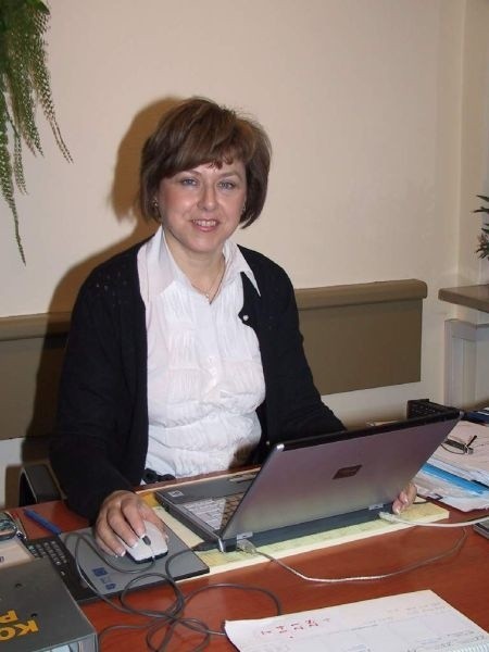 Barbara Kaszycka - pracuje jako inspektor i rzecznik prasowy w Państwowej Inspekcji Pracy w Kielcach. Od kilkunastu lat zawodowo zajmuje się kontrolowaniem przestrzegania przepisów prawa pracy oraz poradnictwem z tego zakresu.