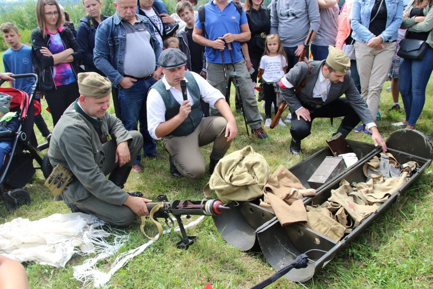 Rekonstrukcja historyczna 74. rocznicy zrzutów alianckich w Słopnicach