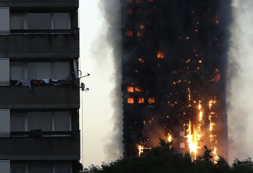 Wielka Brytania: Pożar wieżowca Grenfell Tower w Londynie, ofiary śmiertelne [ZDJĘCIA] [WIDEO]