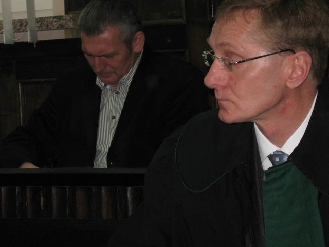 Zbigniew Rybka (z lewej) musi jescze poczekac na wyrok do stycznia