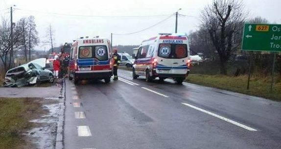 Wypadek w Rabędach. Jedna osoba ranna [ZDJĘCIA]