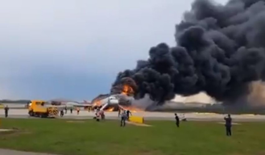 Pożar samolotu, jak podają niektóre źródła, miał wybuchnąć...