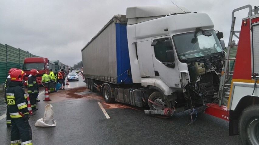 Wypadek ciężarówki na autostradzie pod Grudziądzem