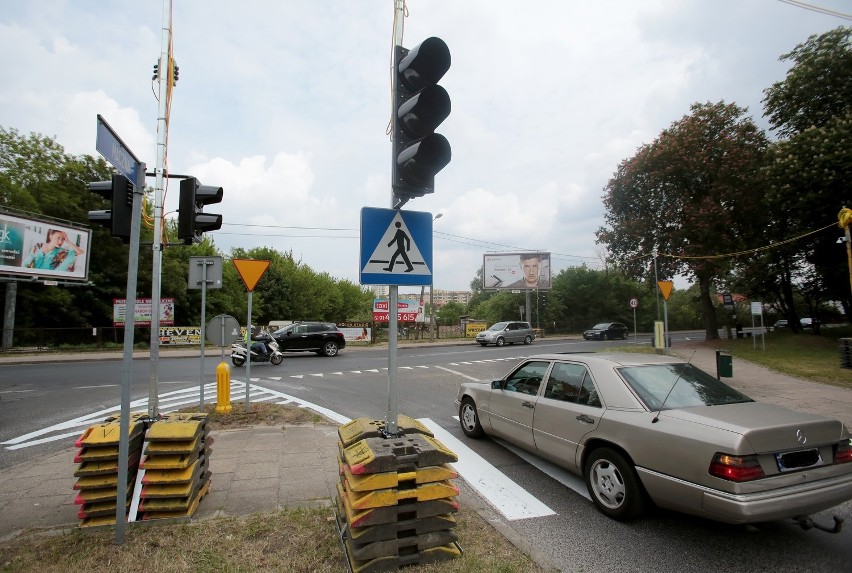 Paraliż na drodze na prawobrzeżu. Winna... inteligentna sygnalizacja świetlna