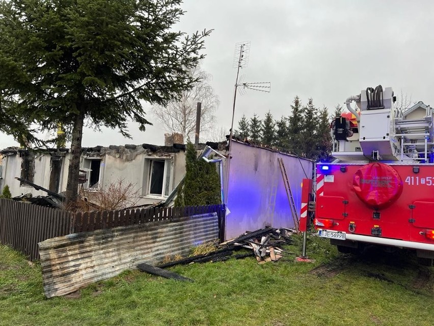 Dom stanął w płomieniach. Pożar budynku w miejscowości Dębiany, w akcji siedem zastępów strażackich - zobaczcie zdjęcia