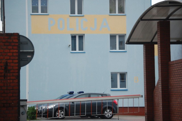 Policjanci zatrzymali obu mężczyzn na ulicy Szkolnej w Borównie. Dziś usłyszeli zarzuty.