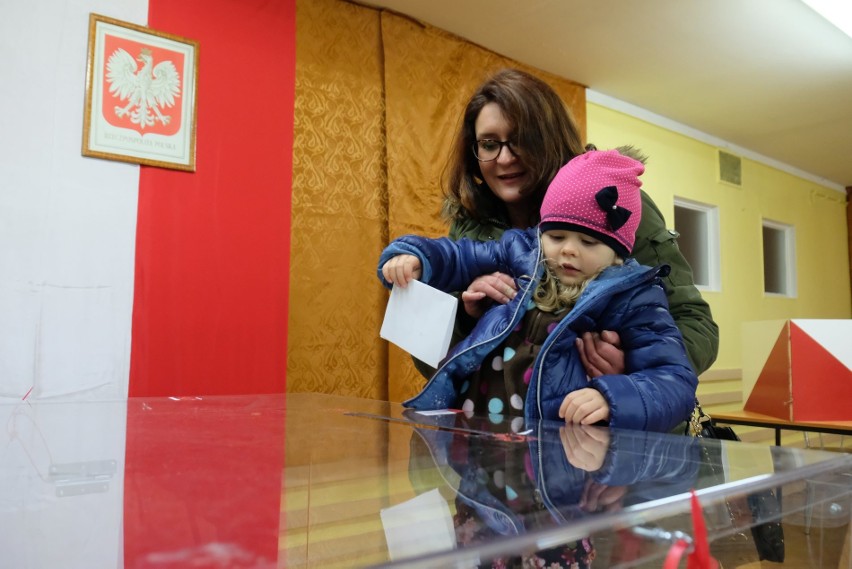 Trwa druga tura wyborów samorządowych 2018. W Przemyślu...