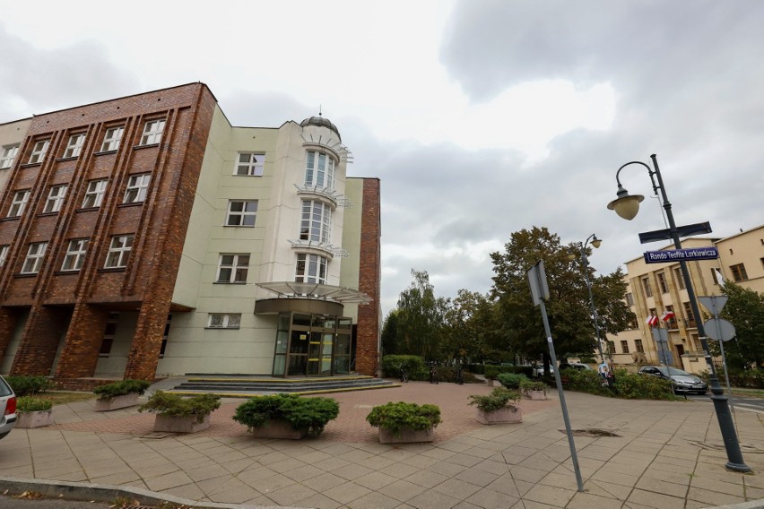 Od października PIP w Toruniu działa w tym budynku, na 3....
